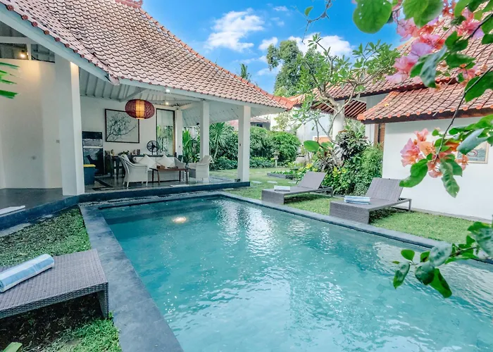 5 Bedroom Villa Etnik In Seminyak With Big Garden And Private Pool