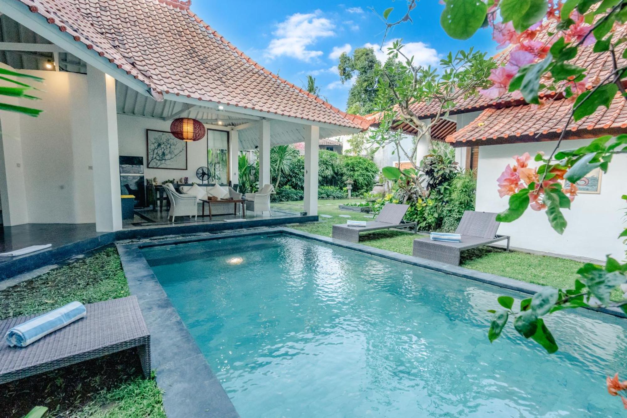 5 Bedroom Etnik In With Big Garden And Private Pool *
